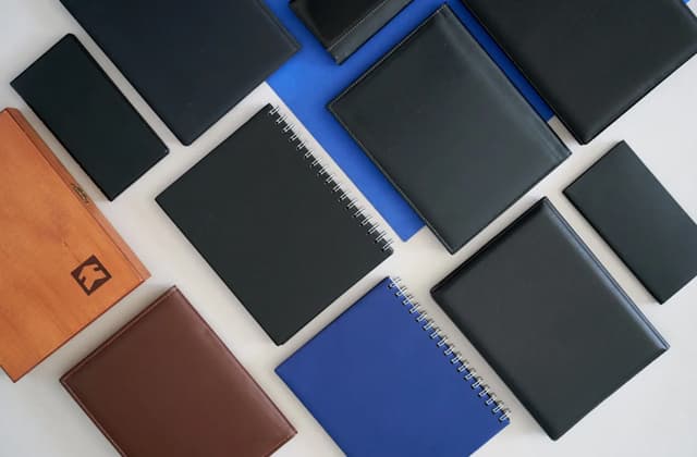 Kit corporativo personalizado con la marca del cliente